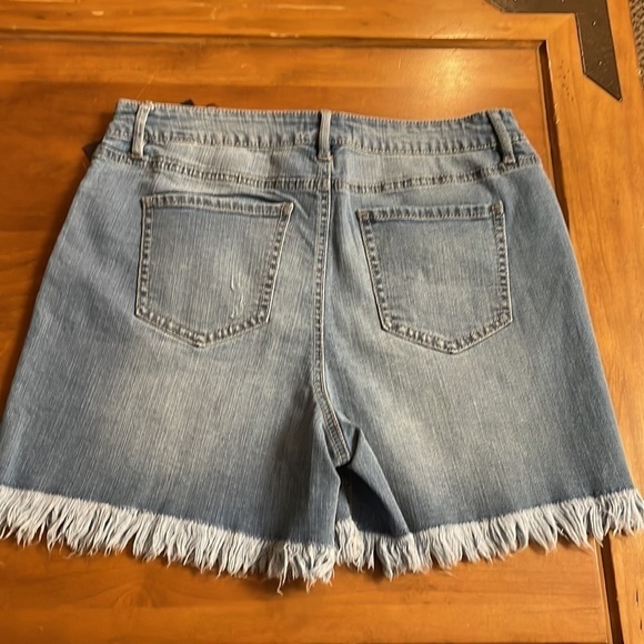 VERSONA NWT Button Fly Shorts Size 12 - Picture 7 of 9